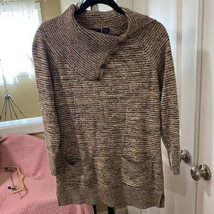 Brown detail neck sweater 🤍